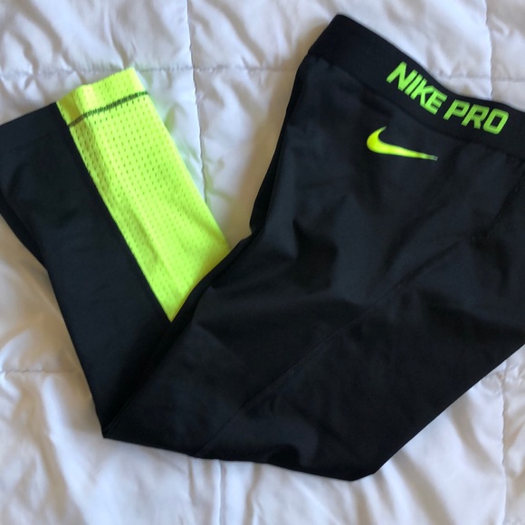 Nike crops size med - Picture 3 of 4